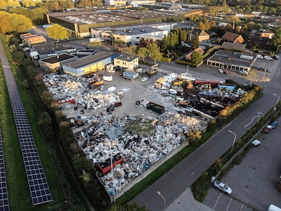 Rechter beslist een dag na afvalbrand in Dinxperlo: ‘Afvalverwerker moet terrein binnen 24 uur verla