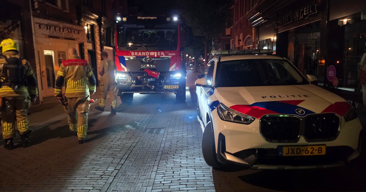 Woningbrand boven winkelpand aan Hoogstraat in Wageningen