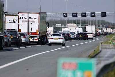 Al dagenlange hinder op A2 richting Utrecht door slecht wegdek