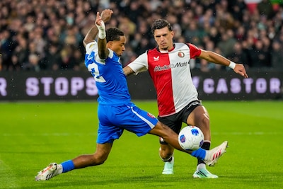 Feyenoord op weg naar koppositie: linksback Javi López verdubbelt marge tegen AZ