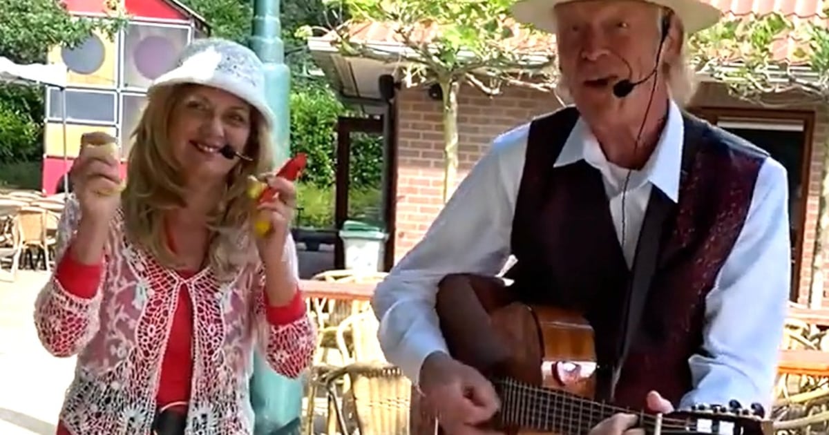 Muziekduo Max en Maria treedt op bij Theeschenkerij Oldeniel