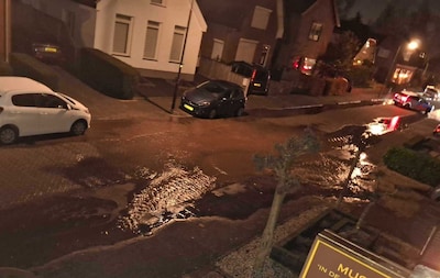 Leidingbreuk zorgt voor wateroverlast in Apeldoorn