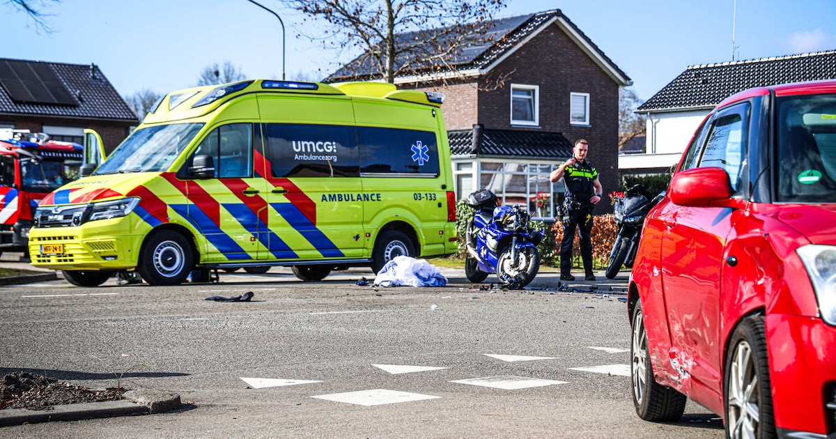 Motorrijder (54) overleden na botsing met auto in Klazienaveen