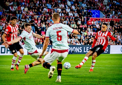 Opnieuw geen vliegende start voor PSV in CL: hoofdrol Dest bij gelijkspel thuis tegen Sjachtar