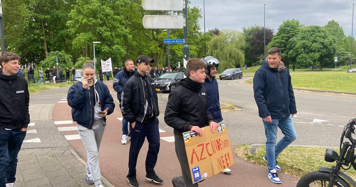 Vijfde dag op rij demonstratie tegen asielnoodopvang bij rotonde in Apeldoorn