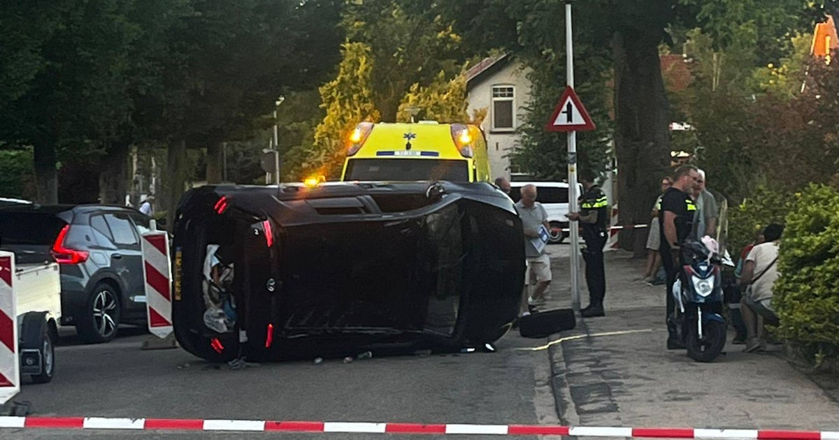 Auto belandt op z’n kant bij ongeval in Oostvoorne
