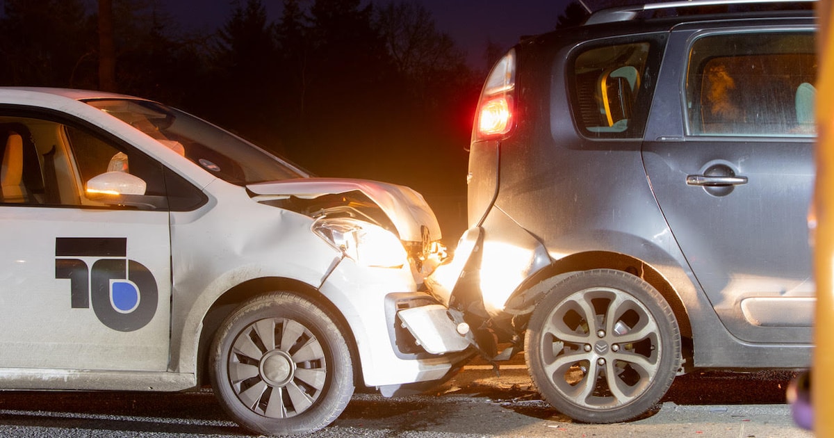 Een persoon gewond bij kop-staartbotsing in Deurningen