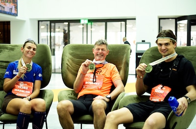 Robbert vol trots na zijn 100ste marathon, maar ook kritisch: ‘Rotterdam mag geen moneymachine worde