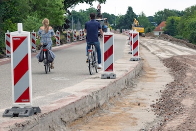 Dankzij nieuw fietspad moet fietsen over deze drukke dijk nu een stuk veiliger zijn
