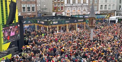 Oeteldonksche Club haalt ruim 111.111 euro op voor Serious Request: Peer tovert niet één maar twee c