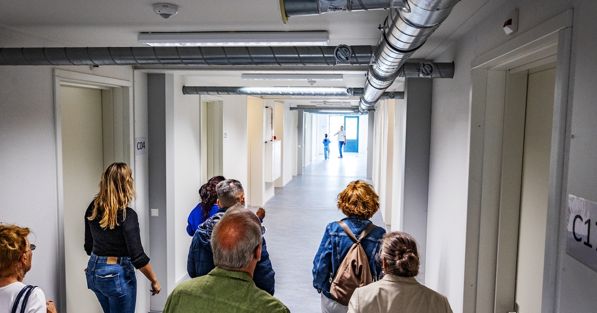 ‘Hou vol, een dikke knuffel’: kaartenactie voor azc-bewoners biedt tegengeluid aan demonstraties