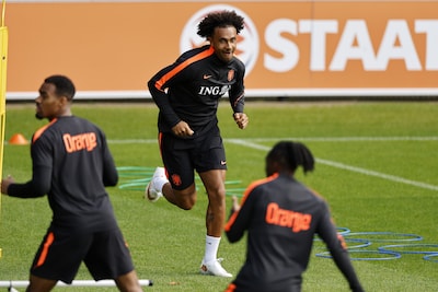 Oranje werkt laatste training voor duel met Servië af met 24 man, Joshua Zirkzee sluit aan