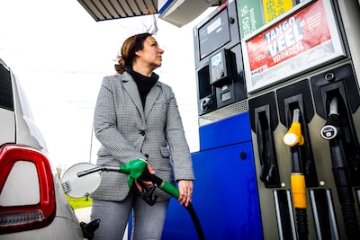 Prijs aan de pomp gaat zakken: benzine donderdag 5 cent goedkoper, diesel 6 cent