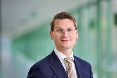 Landbouwminister Van Essen: intrekken natuurvergunningen pluimveehouders gevolg van te lange stilsta