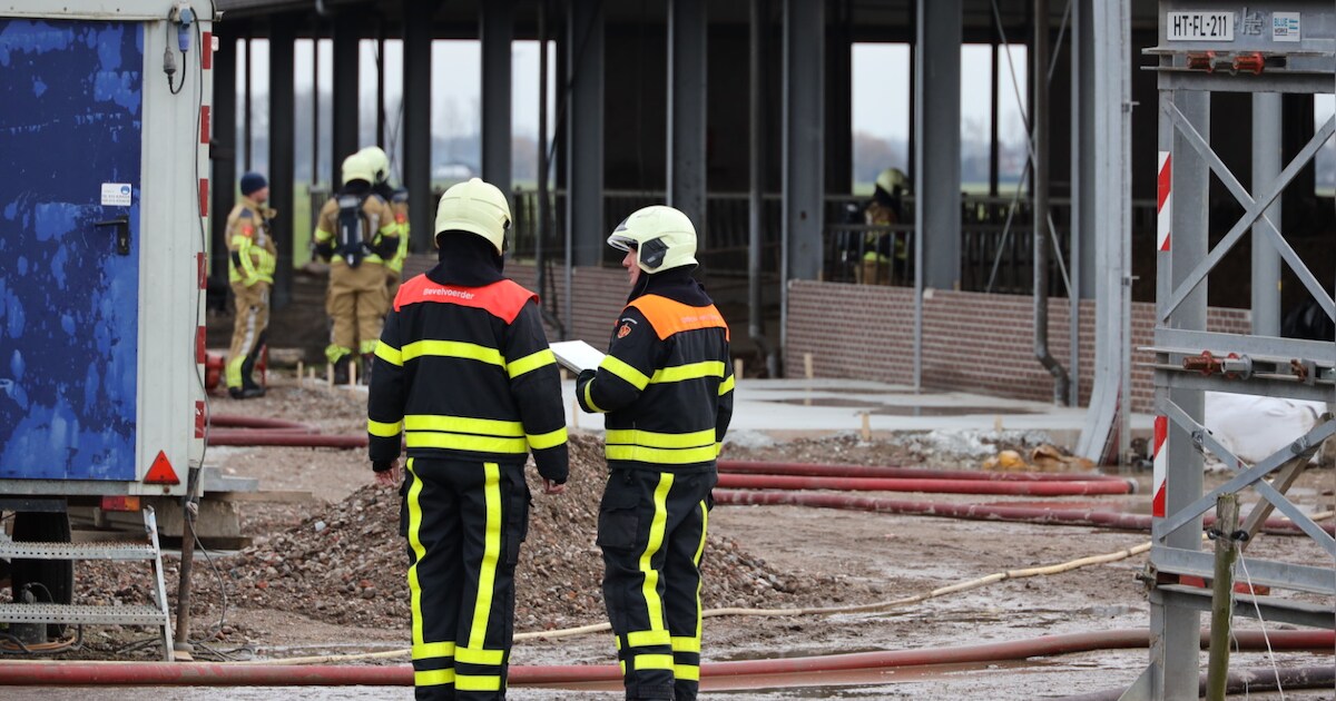 Brand in een koeienstal in Babyloniënbroek, koeien ongedeerd