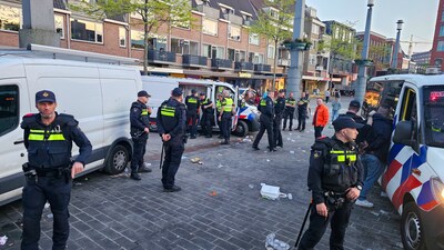 Politie geschokt door mishandelingen op Koningsdag: vijf agenten gewond bij aanhoudingen