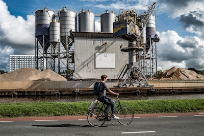 Nederlandse industrie groeit in augustus met 12 procent, grootste stijging in ruim vier jaar