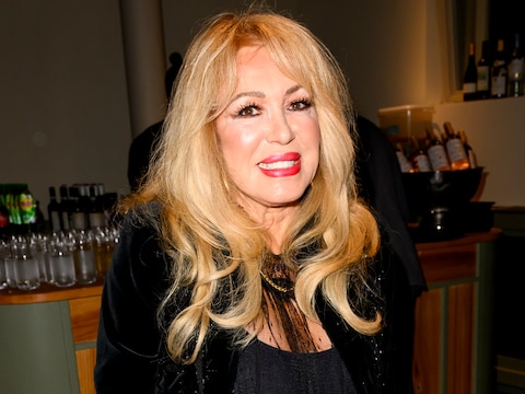 Kersverse oma Patricia Paay emotioneel om geboorte kleindochter Cleo: 'Een traantje  gelaten' | Show | AD.nl