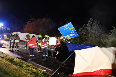 Meerdere zwaargewonden bij zeer ernstig ongeluk op N233 bij Kesteren, weg uren dicht