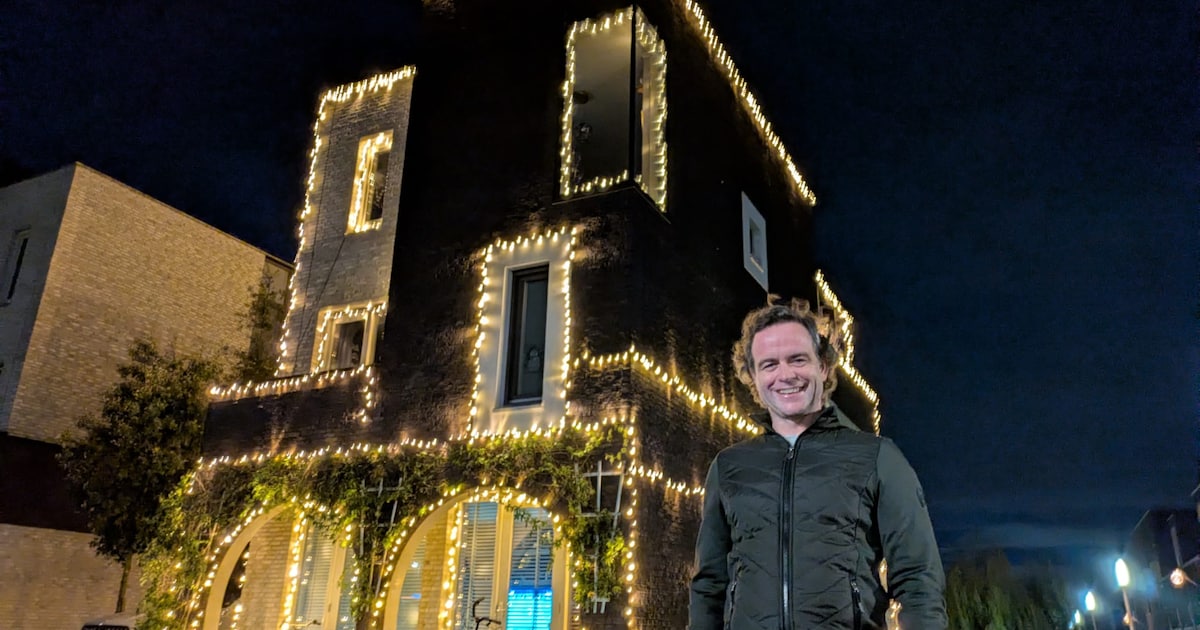 Luc tovert zijn huis in Utrecht elk jaar om tot kerstpaleis: 'Er hangt voor 500 meter aan lampjes'