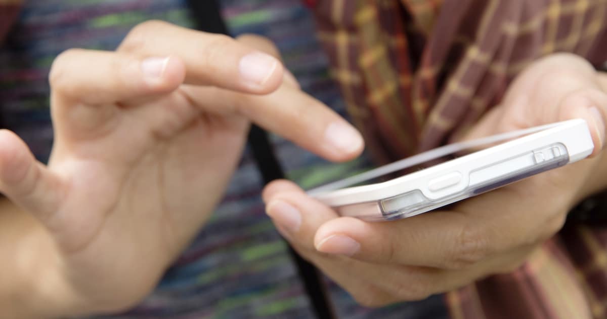 Vlaardingen start proef: afvalcontainer openen met app op telefoon