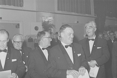 Wie krijgen hier een oorkonde van Lambardi?