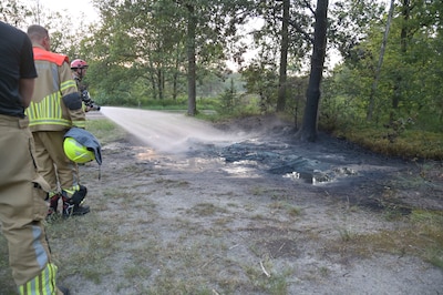 Drie mobiele toiletten uitgebrand in Breda, brandweer voorkomt natuurbrand