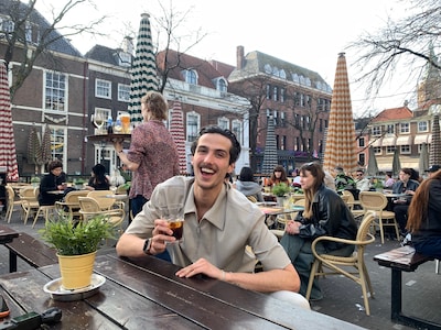 Haagse favorieten van influencer en balletdanser Jasey: ‘Hier eet je de perfecte pannenkoek met stro