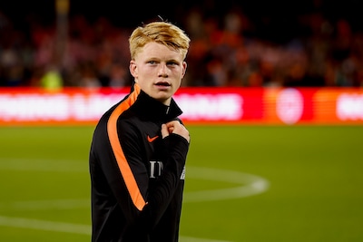 Kees Smit vanaf linksbuiten bij Jong Oranje in Slovenië