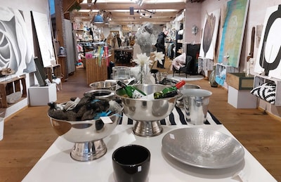 In de tijdelijke winkel van Linda koop je van alles en nog wat