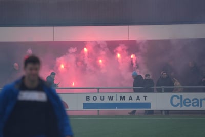 LIVE | Na een sfeervolle opkomst is de derby van Rijssen begonnen!