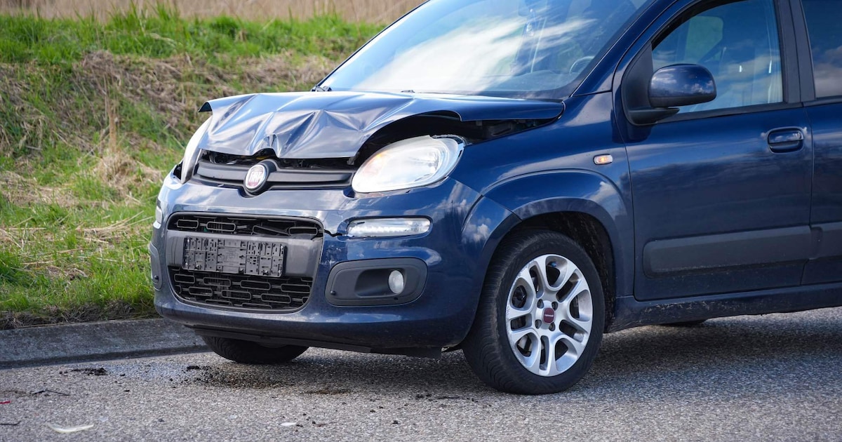 Kop-staartbotsing op Borchsingel in Eelderwolde, weg deels afgesloten
