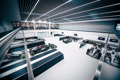 Mercedes investeert ruim 80 miljoen euro in hypermodern ‘thuis’, wij namen kijkje: ‘Geloven heilig dat wij beste team zijn’