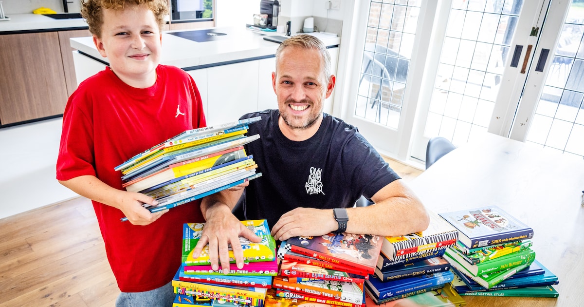 Mathijs (48) geeft voor 100 euro een hele klas een boek: ‘We willen kinderen laten ervaren hoe leuk 