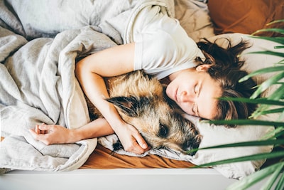 Is sleeping with your pet healthy? Risk of skin disease or fungus