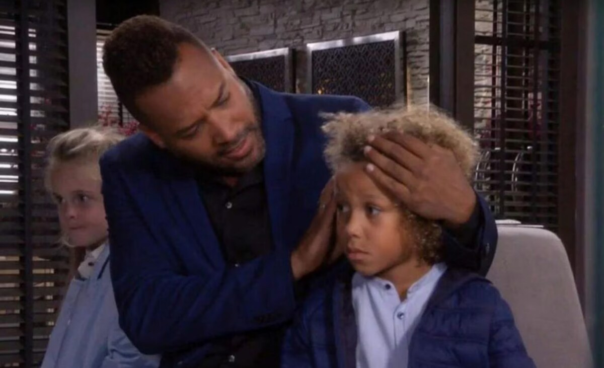 Delivio Misiedjan als Manu in GTST met zijn soapvader Everon Jackson Hooi (Bing).