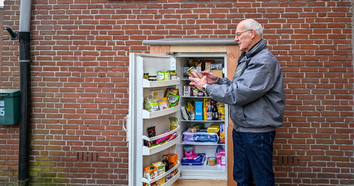 Voedselkastje Valkenburg krijgt cheque van gemeente Katwijk