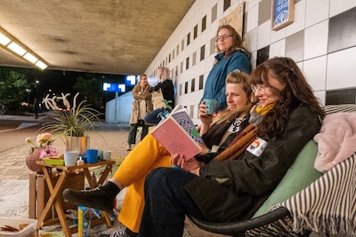 Enge tunnel bij Velperpoort is vrijdagavond een gezellige huiskamer: dit is waarom