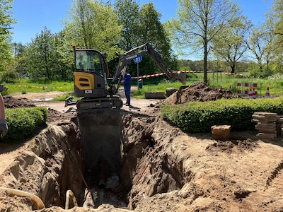 Door gesprongen leiding zitten bewoners in Hatert zonder water: ‘Gelukkig heb ik een noodpakket’