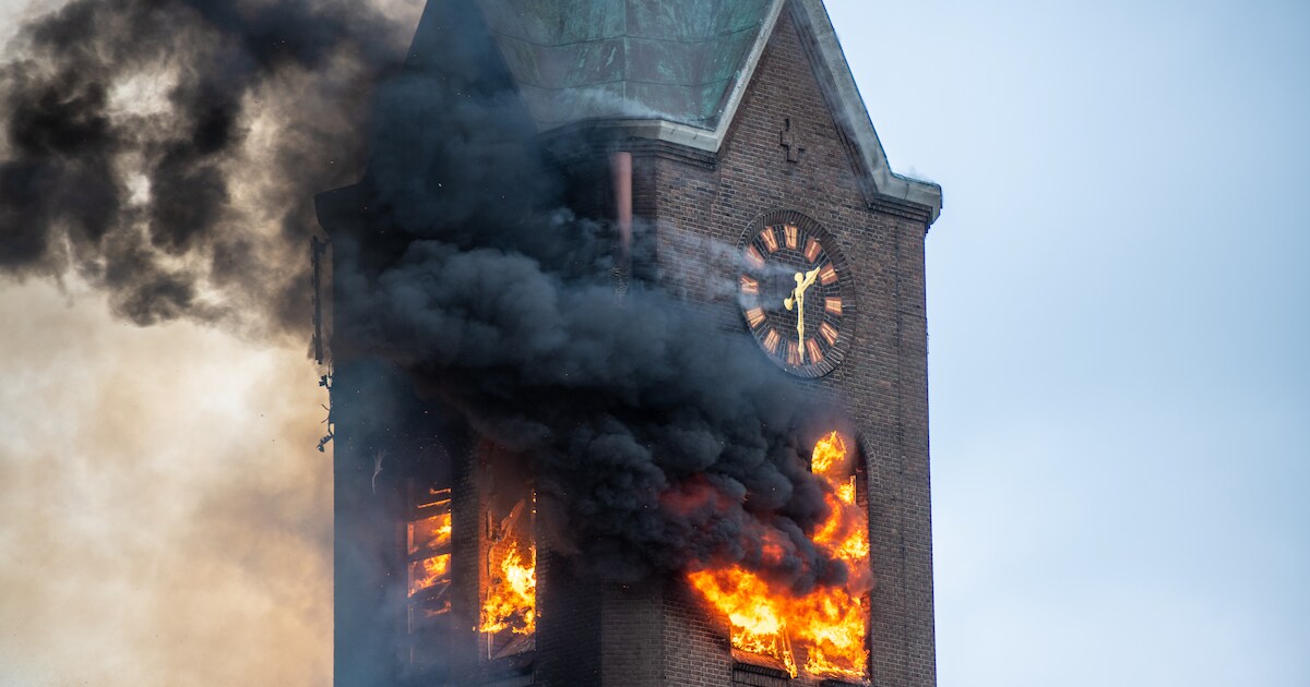 Eindelijk foto-expositie over verwoestende brand in kerk Hoogmade