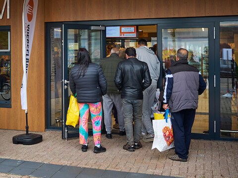 Er vallen minder mensen onder de armoedegrens dan eerder, maar de groep zit wel dieper in de problemen. En is soms aangewezen op de voedselbank.