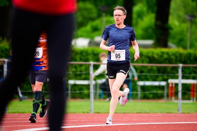 Kersverse Amersfoorter wint de 40ste Hooglandse Dorpsloop: ‘Drie dagen voor mijn bruiloft’