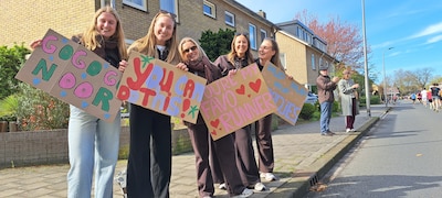 Van limoncellobier tot een grote mond: het échte marathonfeest vier je langs de kant