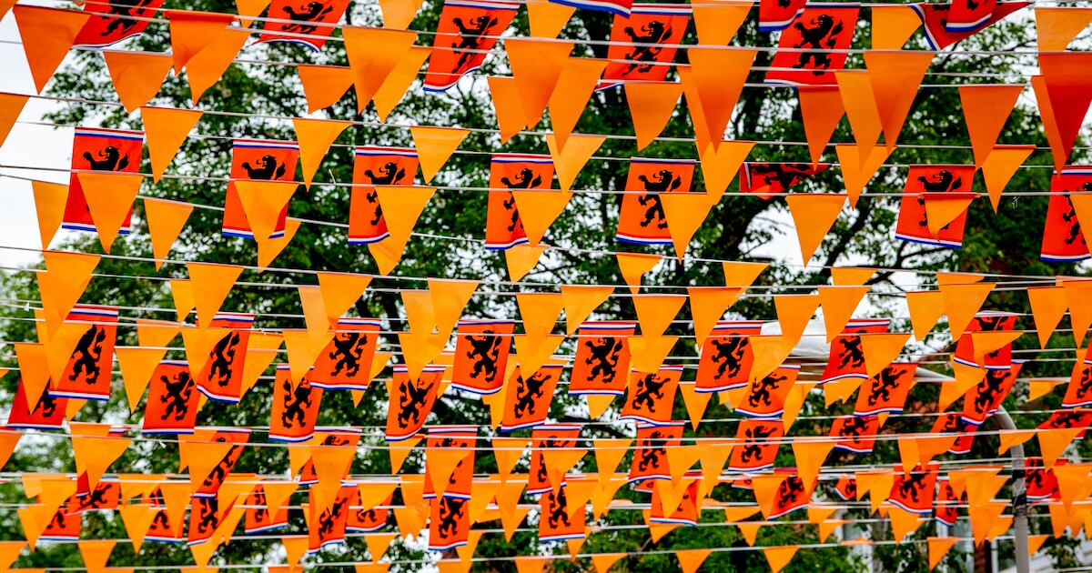 Ridderkerk op Stelten trapt WK-voetbal feestelijk af met Hollandse kleuren en muziek