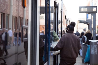 Tram ontspoord bij Muiderpoortstation, GVB past dienstregeling aan