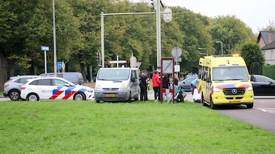 Fietser gewond na botsing met busje in Oss