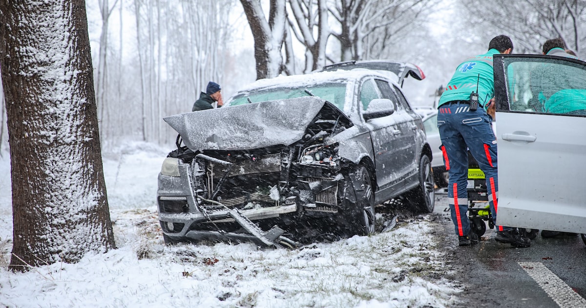 Veel schade na botsing tussen vier auto's op N367 bij Oude Pekela