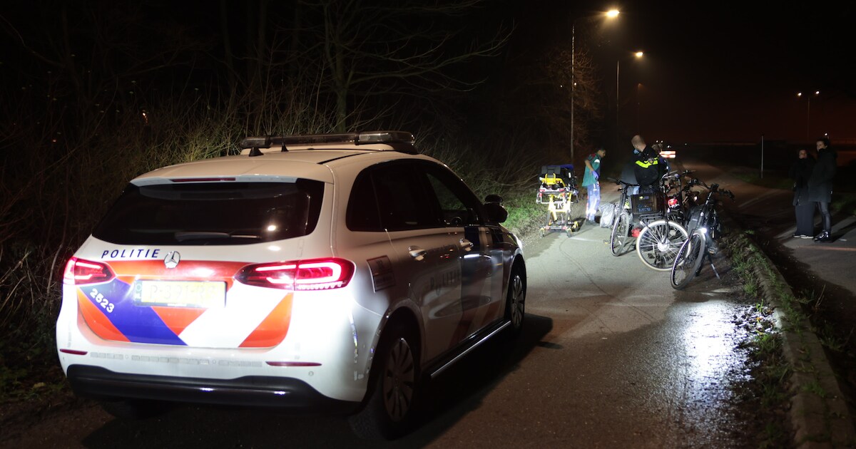 Fietser komt hard ten val op Woudseweg en raakt gewond | Westland