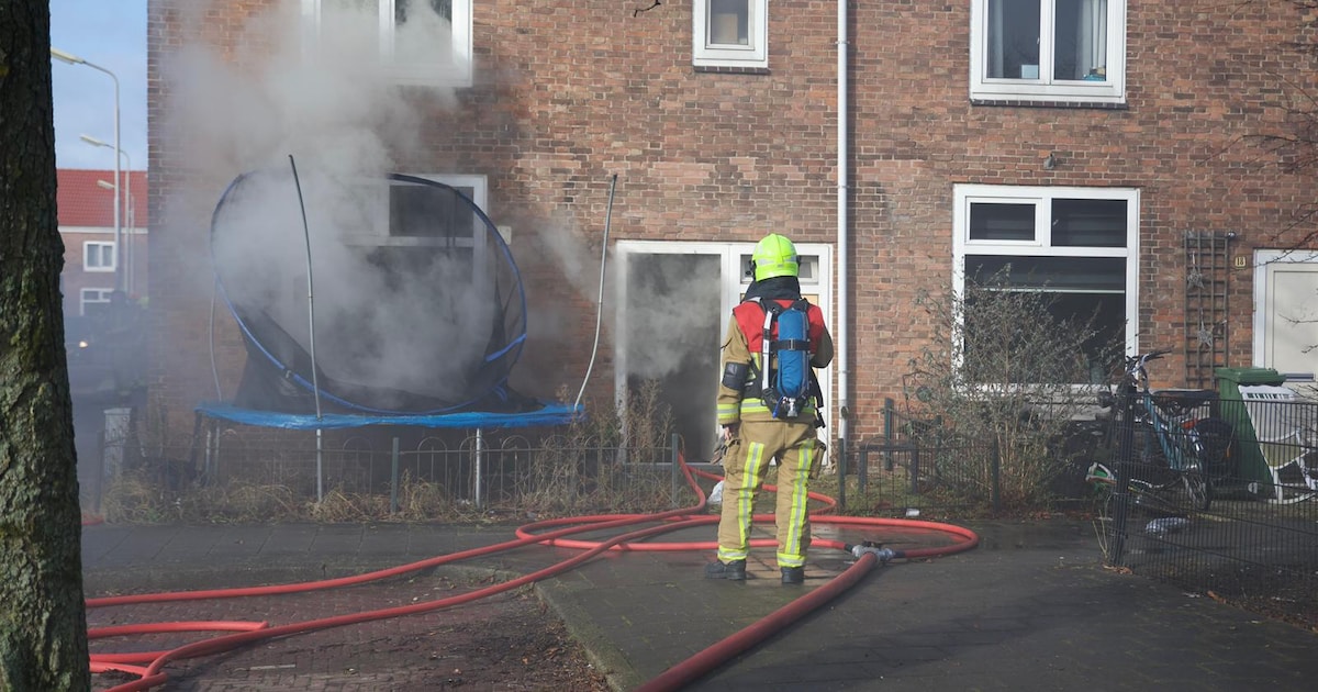 Forse brand in woonkamer van woning in Velsen-noord