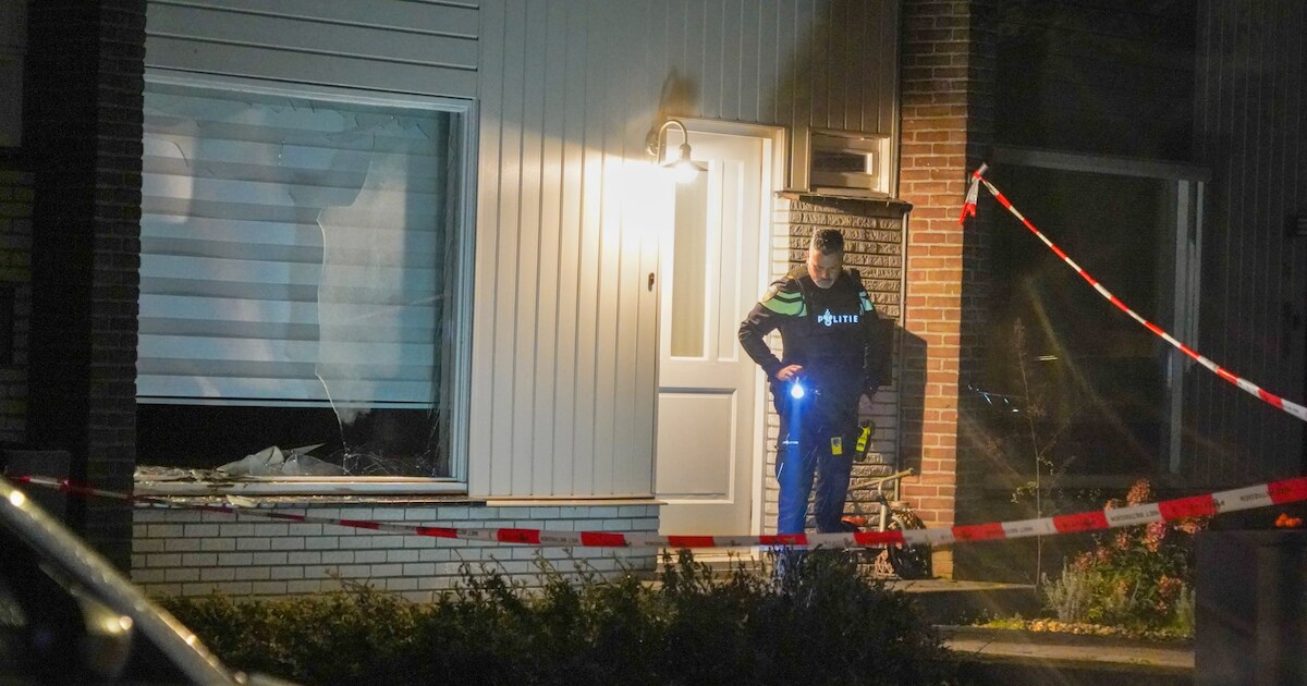 Schade aan woning na explosie aan de Thialflaan in Hoogezand